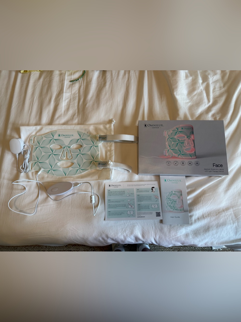 Omnilux Contour LED Face Mask in Mint/White